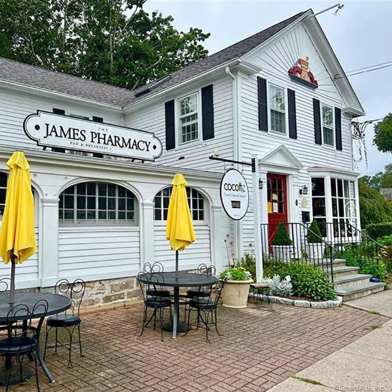 James Pharmacy Bed & Breakfast And Gelateria